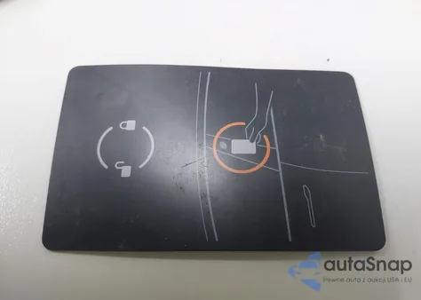 2019 Tesla Model 3 Long Range/Mid Range/Standard Range/Standard Range Plus z USA, uszkodzony, nr VIN 5YJ3E1EA8KF399198